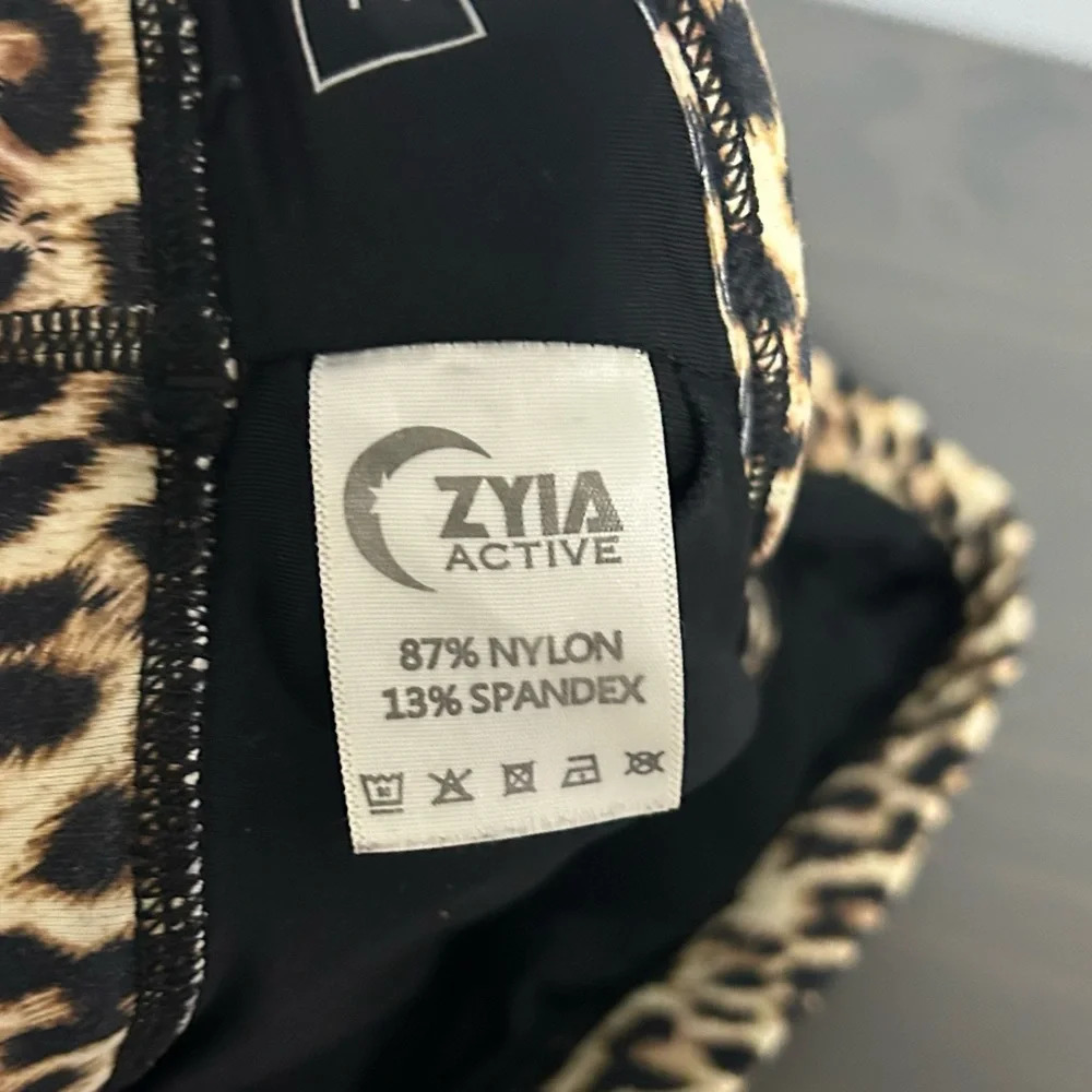 ZYIA Wild Pattern Strappy Sports Bra - Picture 4 of 4